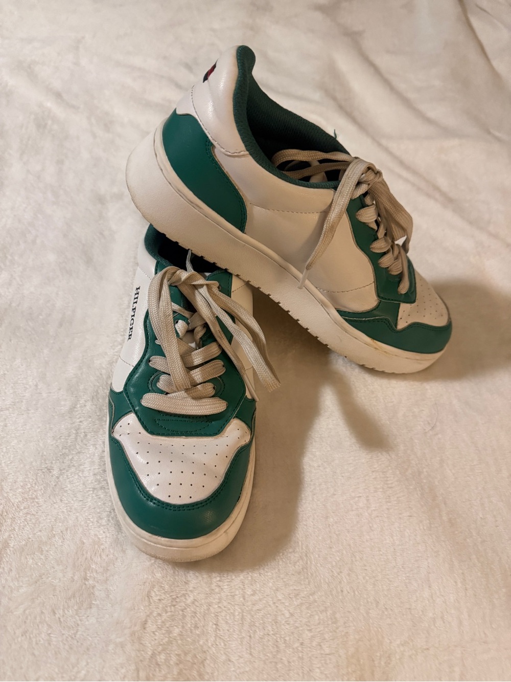 Tommy Hilfiger White and Green Low-Top Sneakers- Size 8